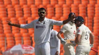 मोटेरा टेस्ट: अक्षर पटेल ने लिए शुरुआती विकेट; लड़खड़ाई इंग्लैंड टीम